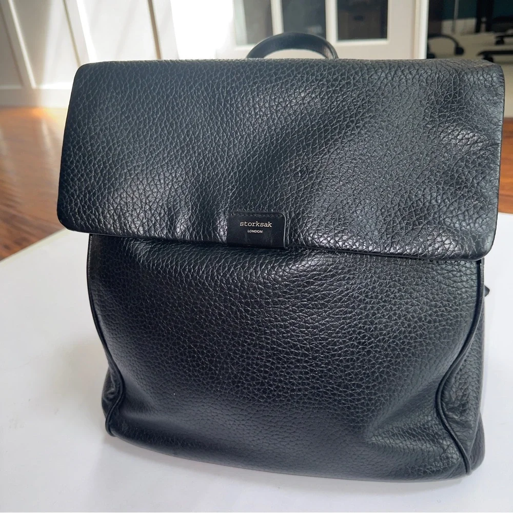 Storksak St. James Leather Convertible Diaper Backpack Black - Picture 5 of 11